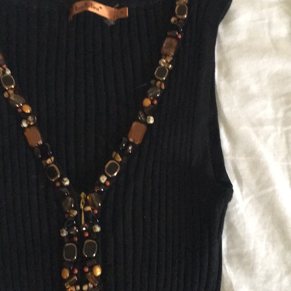 Black tank top - Picture 2 of 3